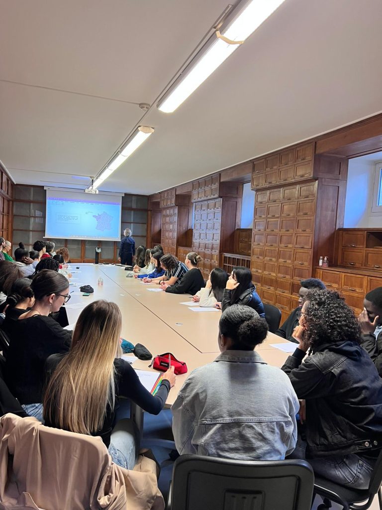 Des jeunes ds lycées Albert Camus et Nelson Mandela de Nantes à la Cour Administrative d'Appel de Nantes avec l'association Ose ton Futur